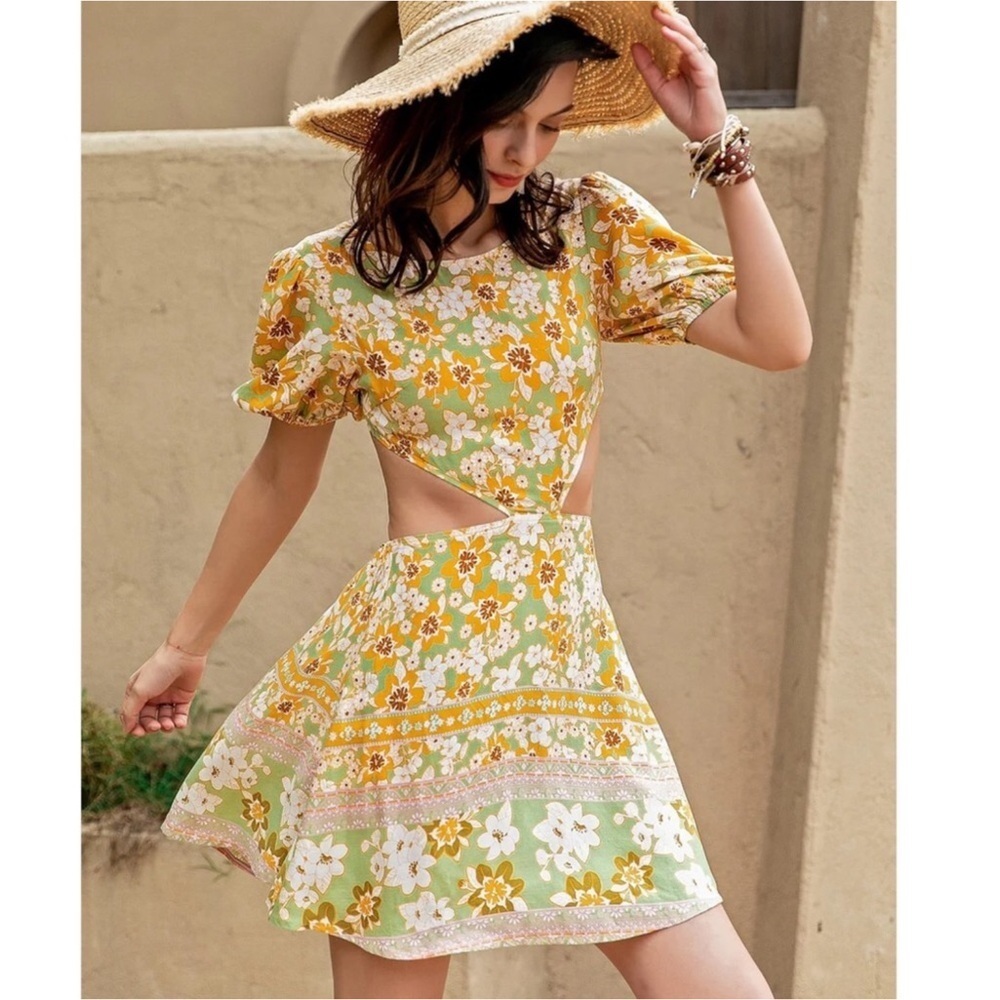 Rusttydustty puff sleeve tied backless mini dress with floral print Large New